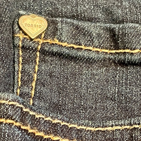 Torrid Darkwash Blue Denim Shorts Stretch Womens 26 High Rise S1086-879 - Picture 5 of 8